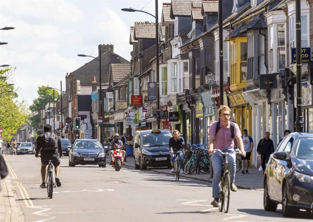 Roads with cars and cyclists in Cambridge